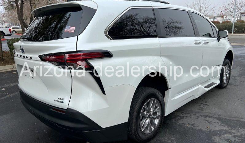 2022 Toyota Sienna XLE full