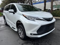 2022 Toyota Sienna XLE full