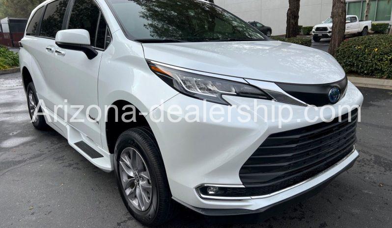 2022 Toyota Sienna XLE full