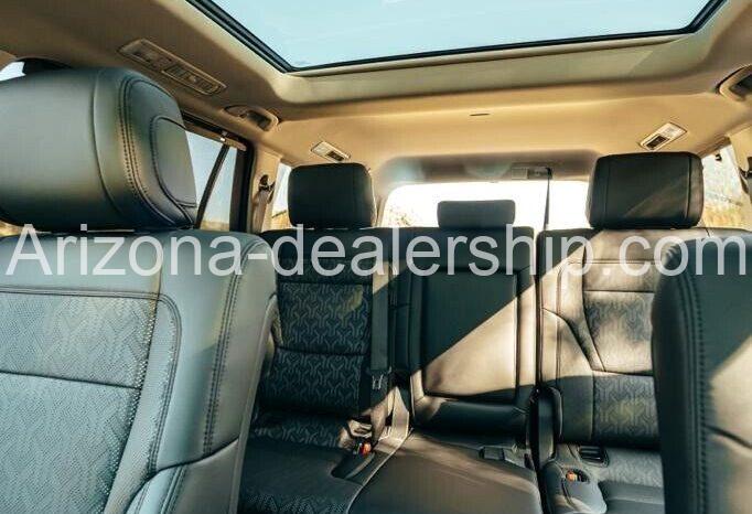 2023 Toyota Sequoia SR5 full