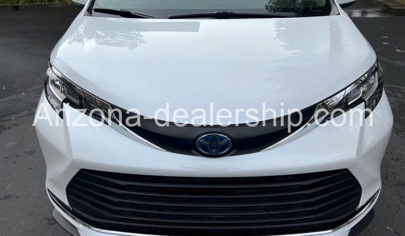 2022 Toyota Sienna XLE full