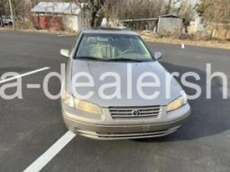 1999 Toyota Camry LE Sedan 4D full