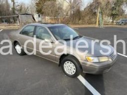 1999 Toyota Camry LE Sedan 4D full