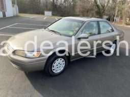 1999 Toyota Camry LE Sedan 4D full