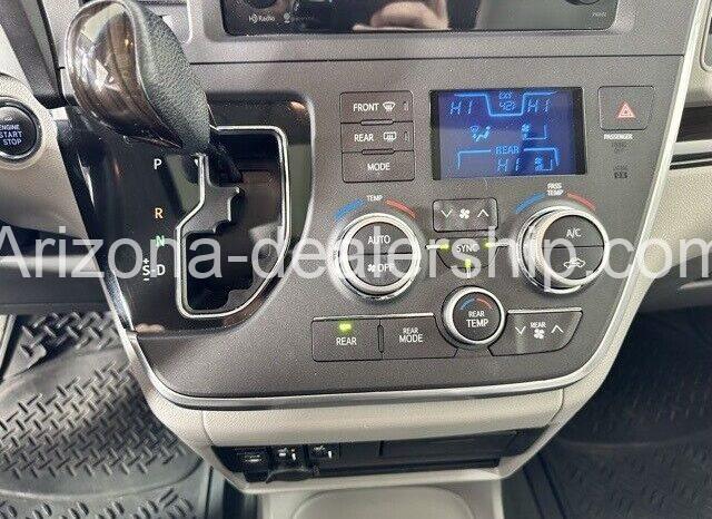 2015 Toyota Sienna XLE full