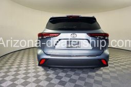 2022 Toyota Highlander XLE full