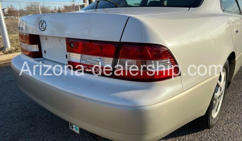 2001 Lexus ES Base 4dr Sedan full