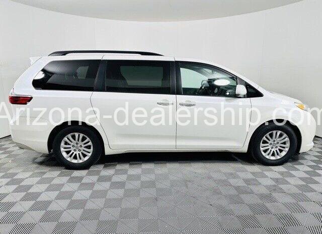 2015 Toyota Sienna XLE full