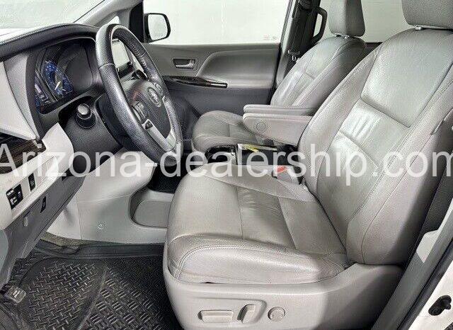 2015 Toyota Sienna XLE full