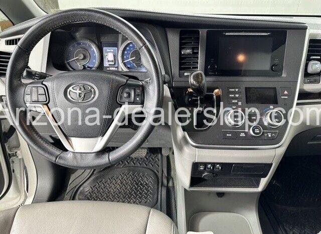 2015 Toyota Sienna XLE full