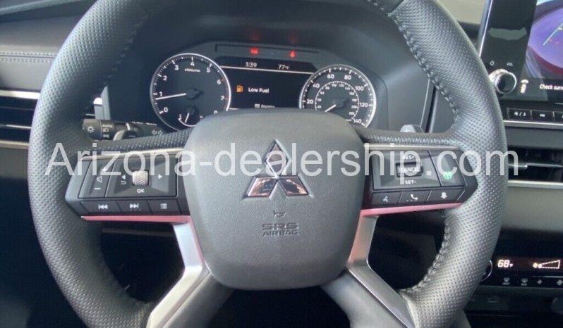 2023 Mitsubishi Outlander SE full