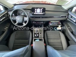 2023 Mitsubishi Outlander SE full