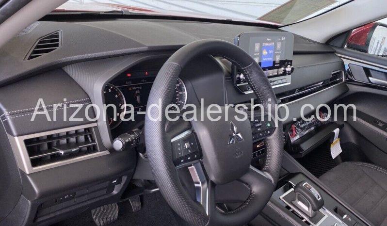 2023 Mitsubishi Outlander SE full