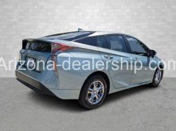 2016 Toyota Prius Two full