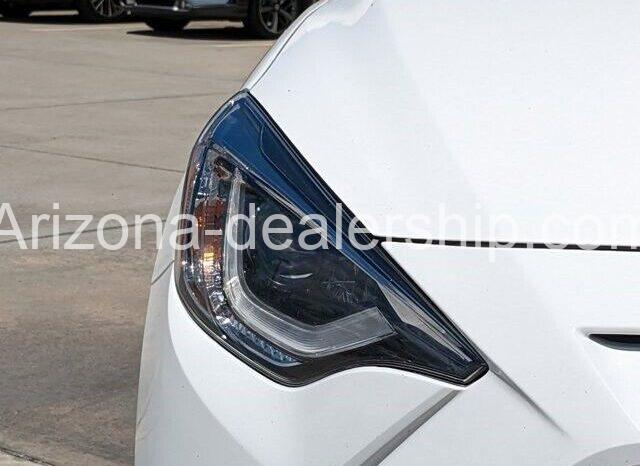 2020 Toyota Yaris XLE full