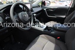 2020 Toyota RAV4 XLE full