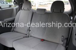 2020 Toyota Sienna LE full