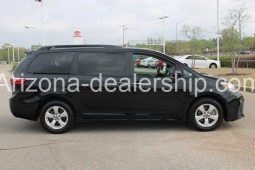 2020 Toyota Sienna LE full