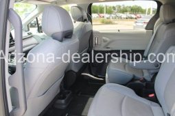 2022 Toyota Sienna Limited full