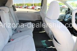 2015 Toyota Sienna LE full