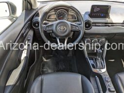 2020 Toyota Yaris XLE full