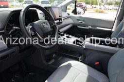 2022 Toyota Sienna Limited full