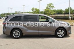 2022 Toyota Sienna Limited full