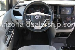 2015 Toyota Sienna LE full