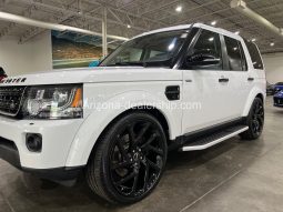 2017 Land Rover Discovery SE 7 passenger, Black Design Pkg. full