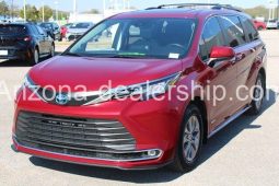 2021 Toyota Sienna XLE full