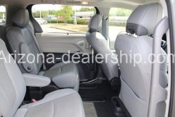 2022 Toyota Sienna Limited full