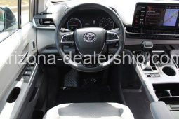 2022 Toyota Sienna Limited full