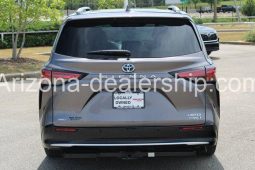 2022 Toyota Sienna Limited full