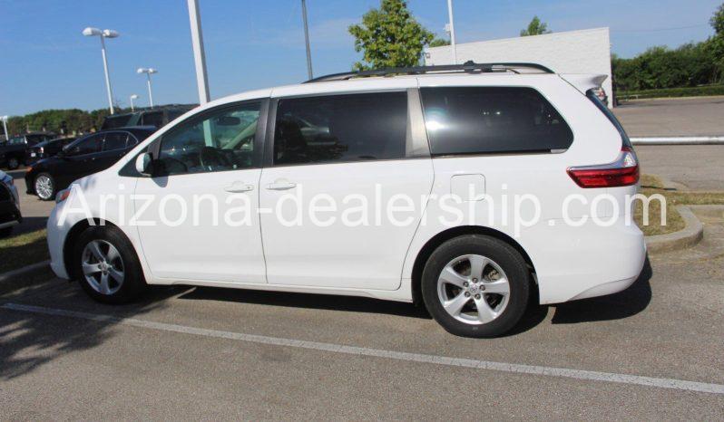 2017 Toyota Sienna LE Auto Access Seat full