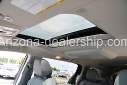 2022 Toyota Sienna Limited full