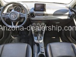 2020 Toyota Yaris XLE full