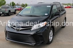 2020 Toyota Sienna LE full