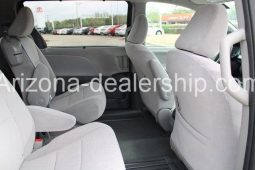 2020 Toyota Sienna LE full