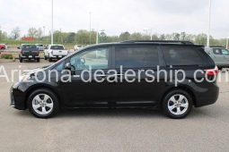 2020 Toyota Sienna LE full