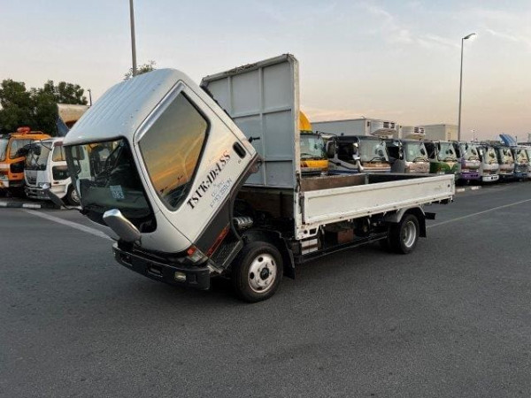 "Mitsubishi Canter 2000n(right-hand-drive | jft-987)