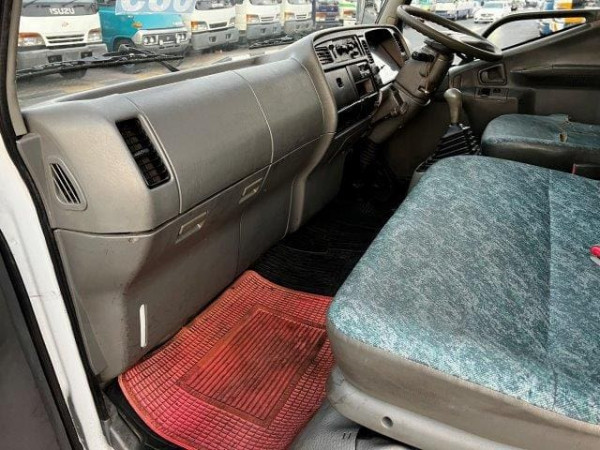 "Mitsubishi Canter 2000n(right-hand-drive | jft-987)