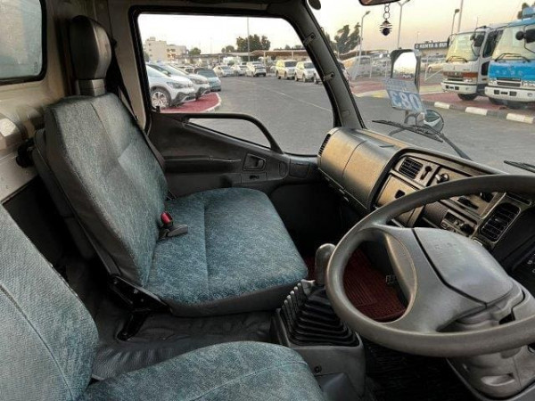 "Mitsubishi Canter 2000n(right-hand-drive | jft-987)