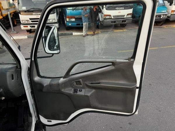 "Mitsubishi Canter 2000n(right-hand-drive | jft-987)