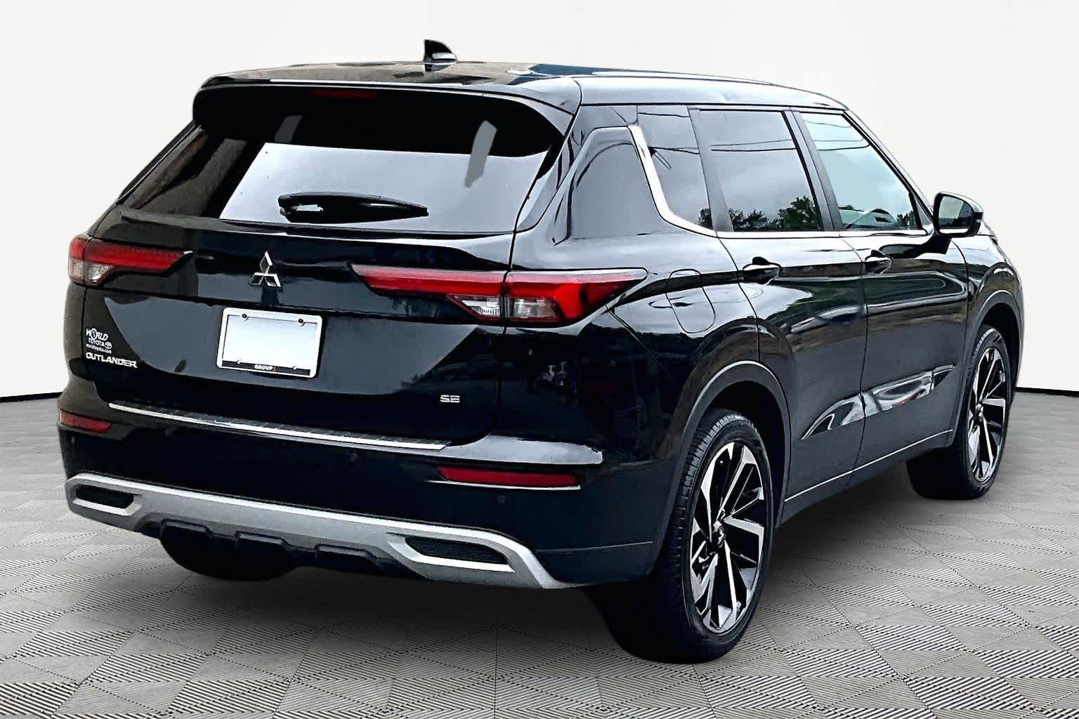 Pre-Owned 2022 Mitsubishi Outlander SE